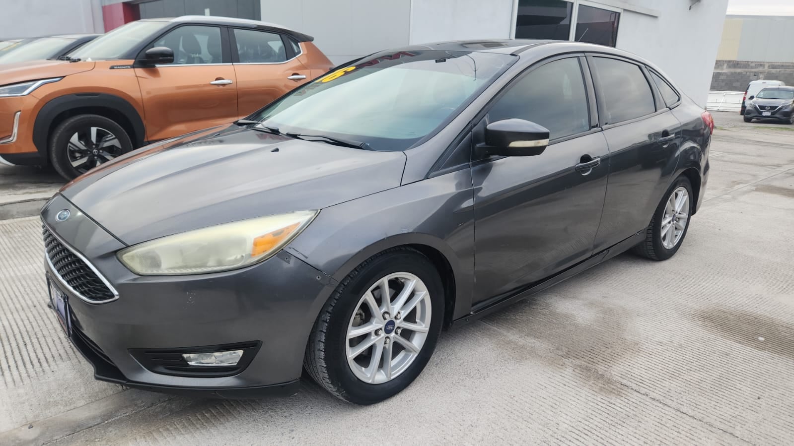 2016 Ford Focus 4 pts. SE, TM5, a/ac., f. niebla, RA-16
