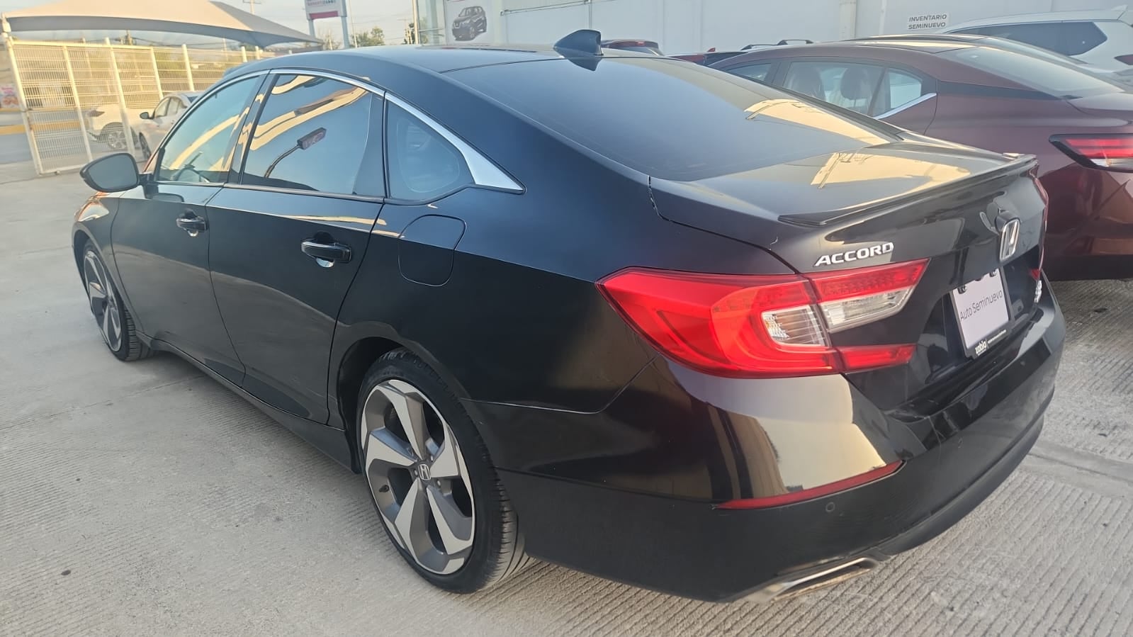 2019 Honda Accord 4 pts. Touring, L4, 2.0T, CVT, piel, QC, GPS, f. led, RA-19