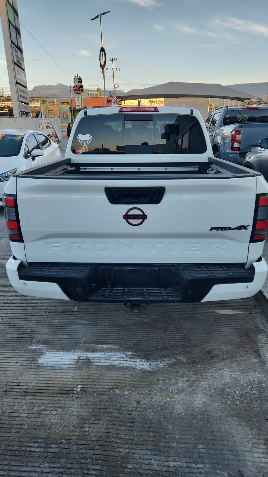 2024 Nissan Comerciales Frontier Pick-Up 4 pts. Pro 4x, Doble Cab., V6, 3.8l, TA, a/ac., piel, RA-17, 4x4