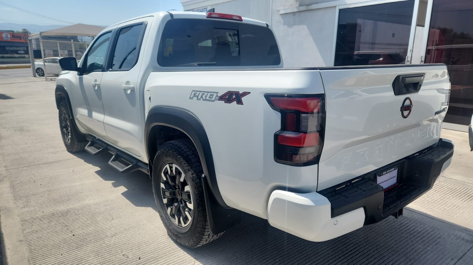 2024 Nissan Comerciales Frontier Pick-Up 4 pts. Pro 4x, Doble Cab., V6, 3.8l, TA, a/ac., piel, RA-17, 4x4