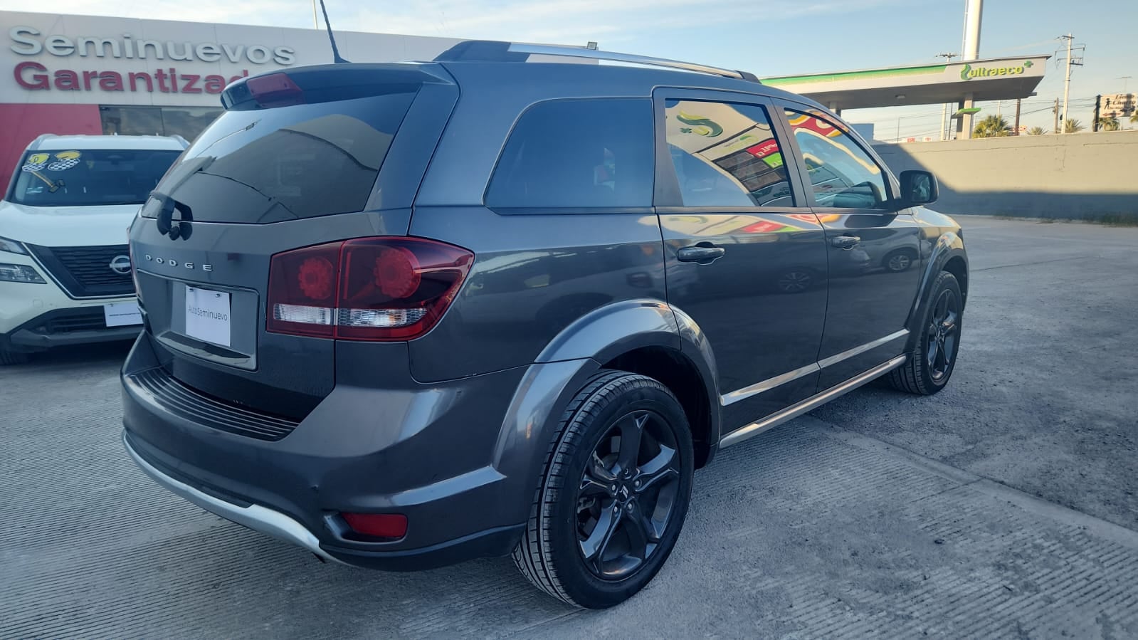 2020 Dodge Journey VUD 5 pts. Sport Plus, 2.4l, TA, VE, piel, QC, DVD, 7 pas., RA-19 (línea anterior)