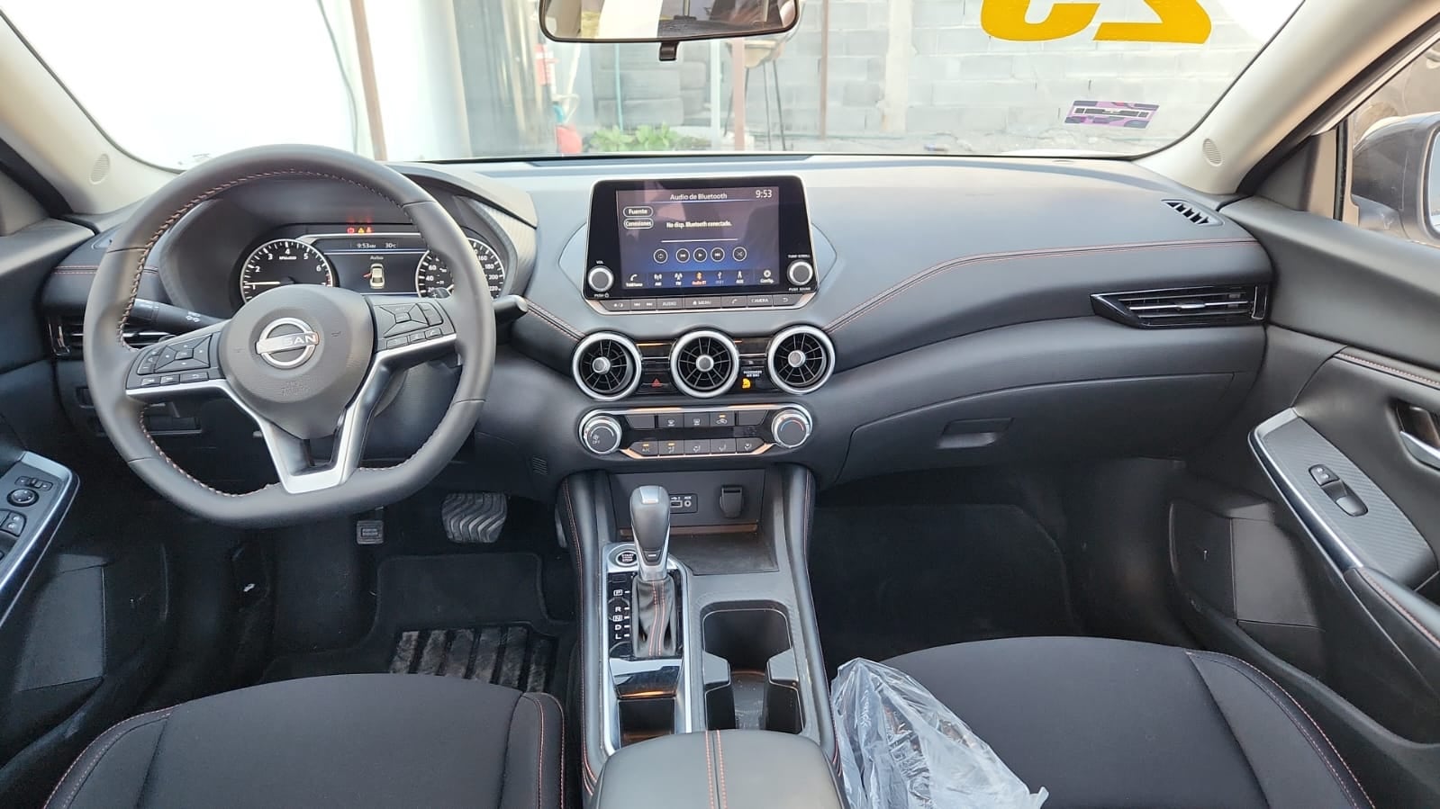 2025 Nissan Sentra 4 pts. SR, TA, a/ac., QC, s. Bose, f. led, RA-18 (línea anterior)