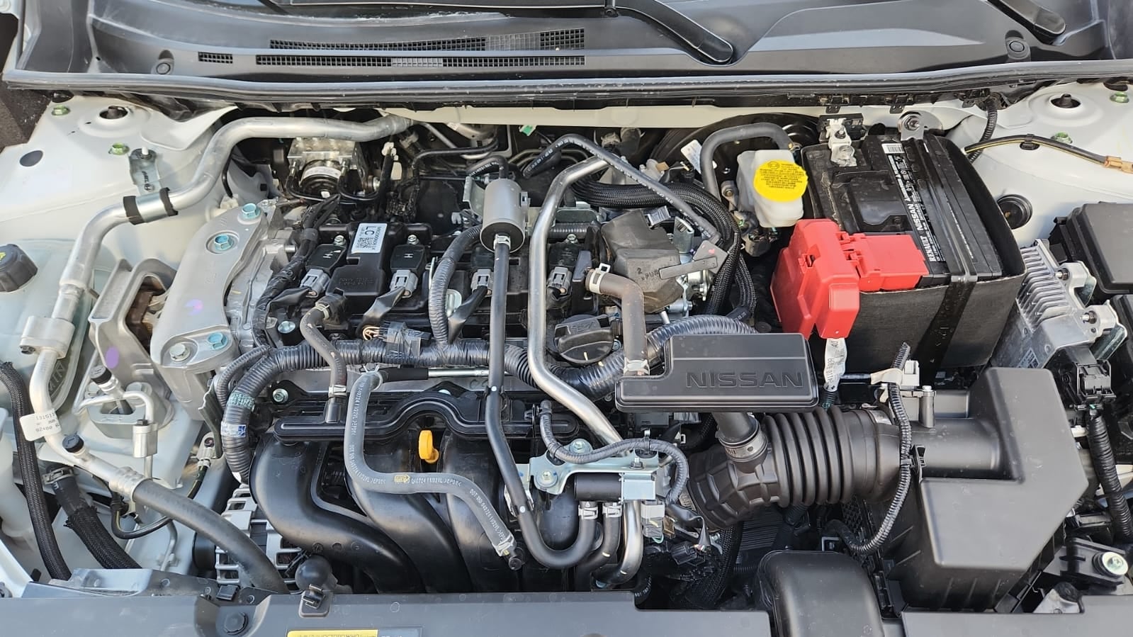 2025 Nissan Sentra 4 pts. SR, TA, a/ac., QC, s. Bose, f. led, RA-18 (línea anterior)