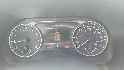 2025 Nissan Sentra 4 pts. SR Platinum, TA, a/ac. Aut., piel, QC, s. Bose, f. led, RA-18 (línea anterior)