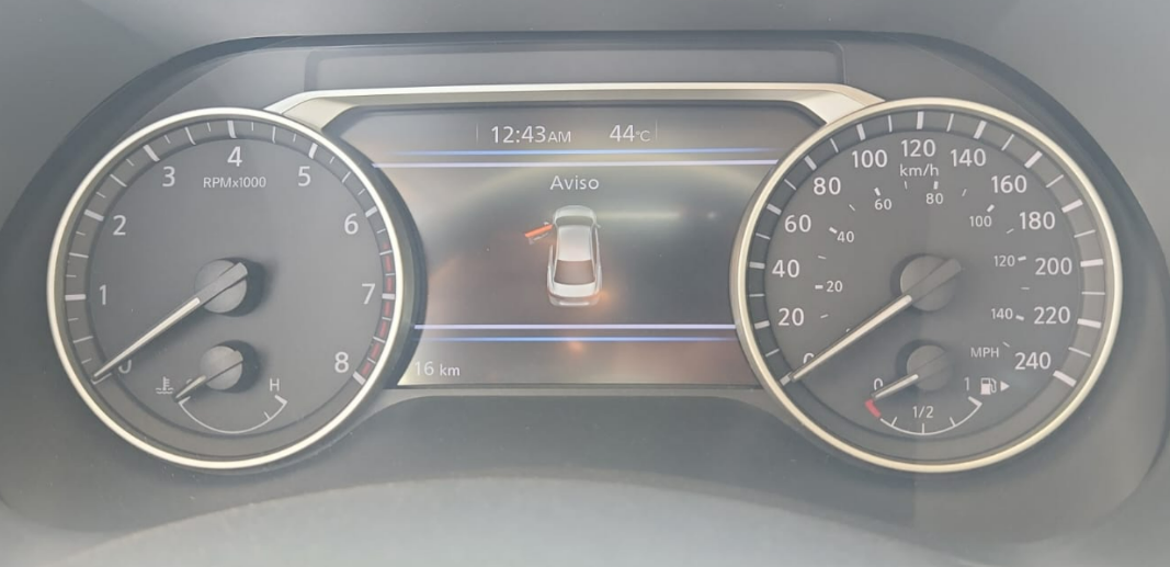 2025 Nissan Sentra 4 pts. Advance, TM6, a/ac., f. niebla, RA-16 (línea anterior)