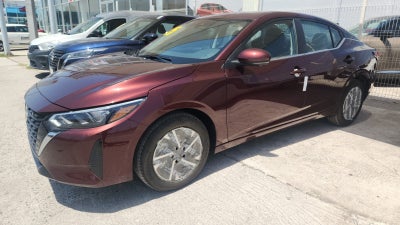 2025 Nissan Sentra 4 pts. Advance, TM6, a/ac., f. niebla, RA-16 (línea anterior)