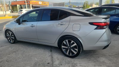 2020 Nissan Versa 4 pts. Platinum, TA, a/ac. Aut., VE, piel, GPS, f. led, RA-17 (línea nueva)
