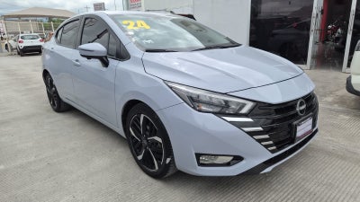 2024 Nissan Versa 4 pts. Exclusive, TA, a/ac. Aut., piel, f. niebla, f. led, RA-17