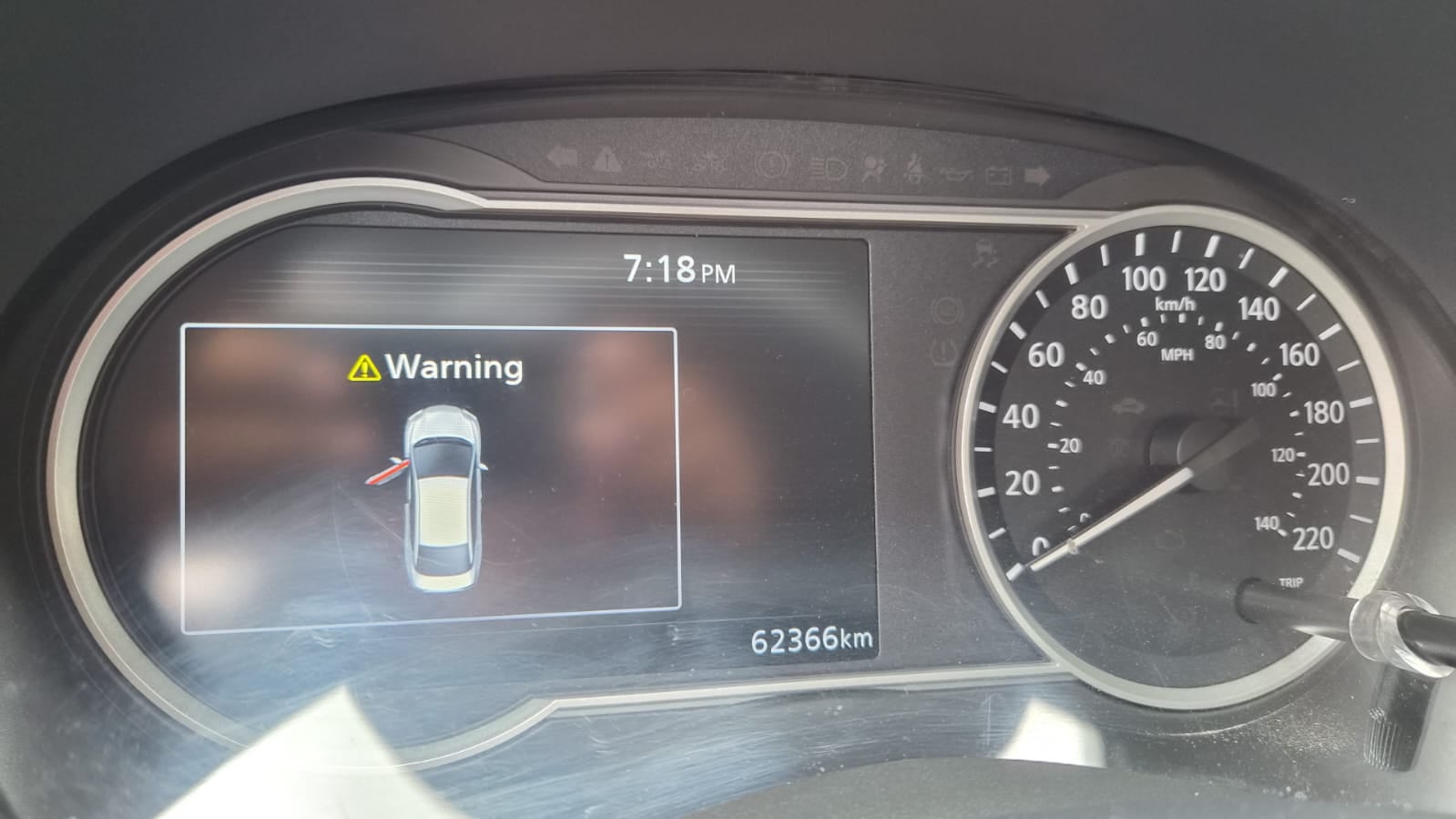 2024 Nissan Versa 4 pts. Exclusive, TA, a/ac. Aut., piel, f. niebla, f. led, RA-17