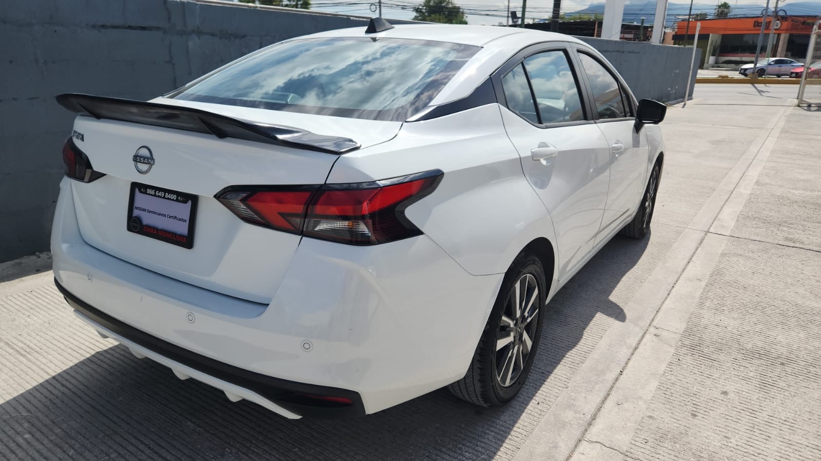 2025 Nissan Versa 4 pts. Advance, TM5, a/ac., f. niebla, RA-16 (línea anterior)