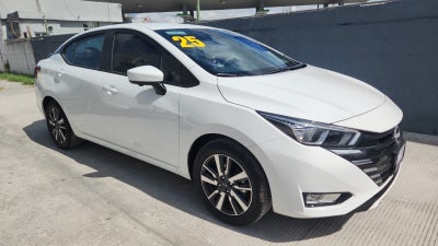 2025 Nissan Versa 4 pts. Advance, TM5, a/ac., f. niebla, RA-16 (línea anterior)