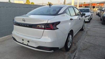 2026 Nissan Versa 4 pts. Sense, TM5, a/ac., R-15 (cambio de línea)