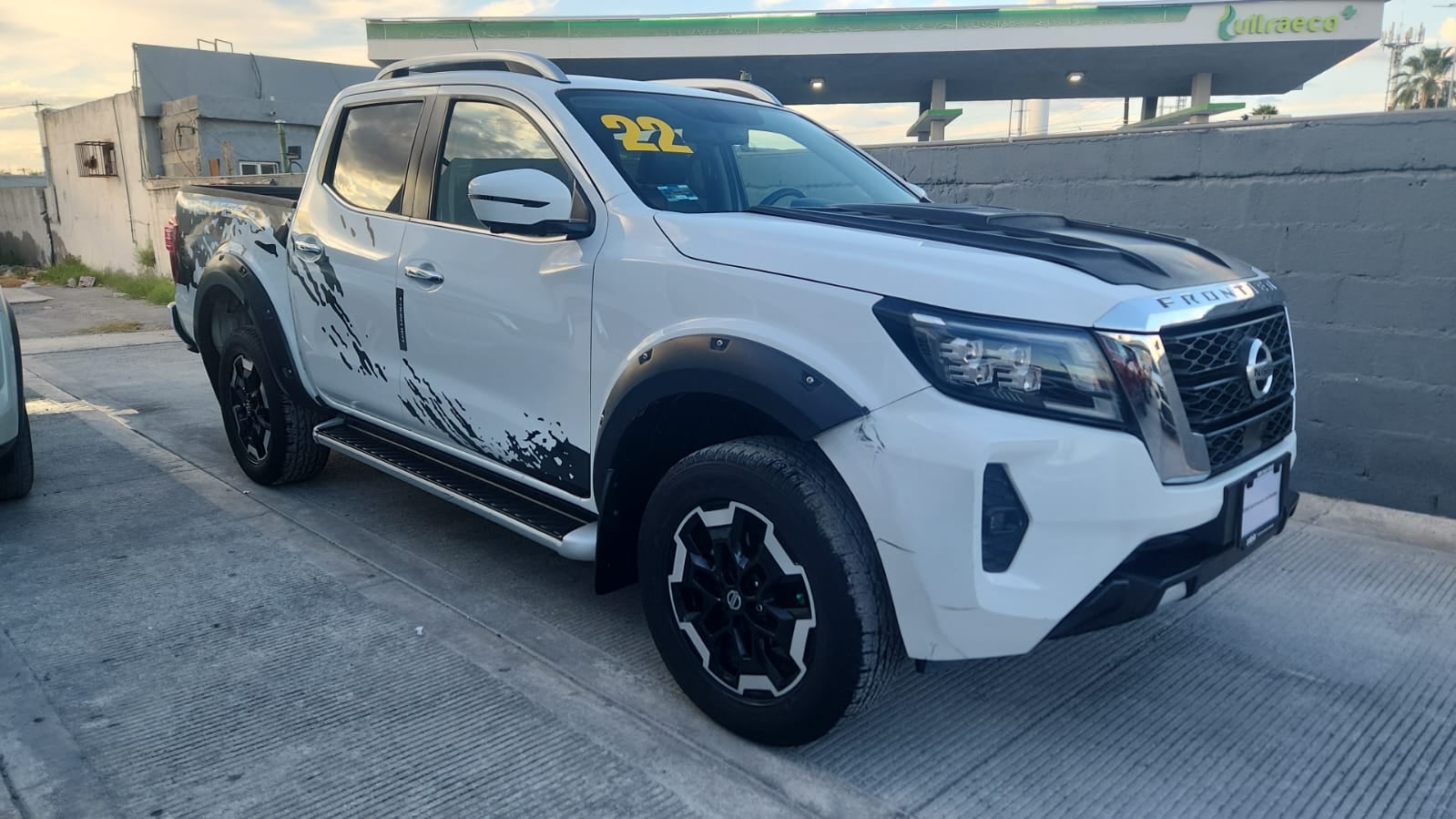 2022 Nissan Comerciales Frontier y NP 300 Frontier Pick-Up 4 pts. Frontier Platinum LE, Doble Cab., L4, 2.5l, TA, a/ac., piel, f. led, RA-18