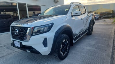 2022 Nissan Comerciales Frontier y NP 300 Frontier Pick-Up 4 pts. Frontier Platinum LE, Doble Cab., L4, 2.5l, TA, a/ac., piel, f. led, RA-18