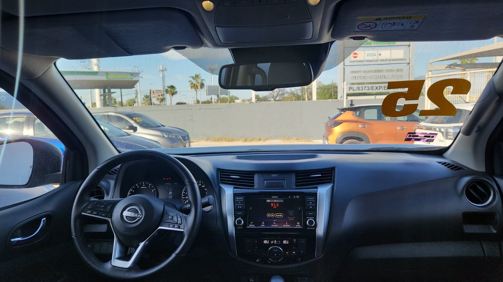 2025 Nissan Comerciales Frontier y NP 300 Frontier Pick-Up 4 pts. Frontier Platinum LE, Doble Cab., L4, 2.5l, TA, a/ac., piel, f. led, RA-18