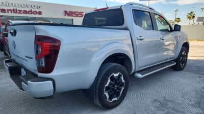 2025 Nissan Comerciales Frontier y NP 300 Frontier Pick-Up 4 pts. Frontier Platinum LE, Doble Cab., L4, 2.5l, TA, a/ac., piel, f. led, RA-18