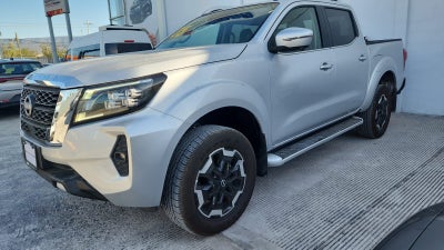 2025 Nissan Comerciales Frontier y NP 300 Frontier Pick-Up 4 pts. Frontier Platinum LE, Doble Cab., L4, 2.5l, TA, a/ac., piel, f. led, RA-18