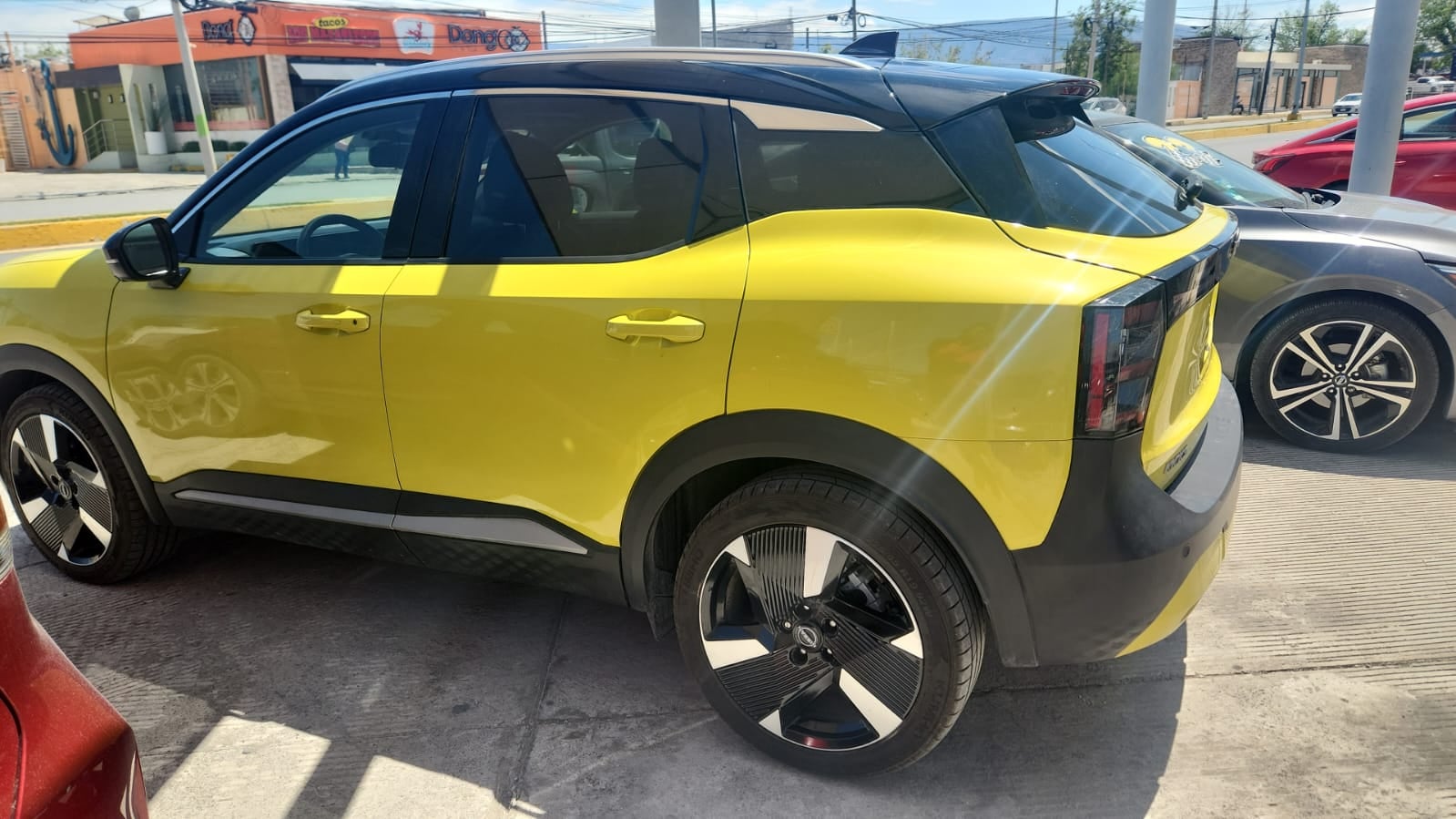 2025 Nissan Kicks VUD 5 pts. Platinum, 2.0l, TA, TP, s. Bose, pantalla touch 12