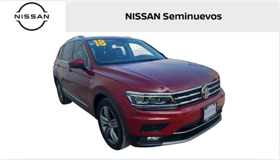 2018 Volkswagen Tiguan VUD 5 pts. Highline, 2.0T, DSG, piel, f. led, RA-19, 4x4 (línea nueva)