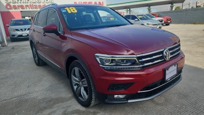 2018 Volkswagen Tiguan VUD 5 pts. Highline, 2.0T, DSG, piel, f. led, RA-19, 4x4 (línea nueva)