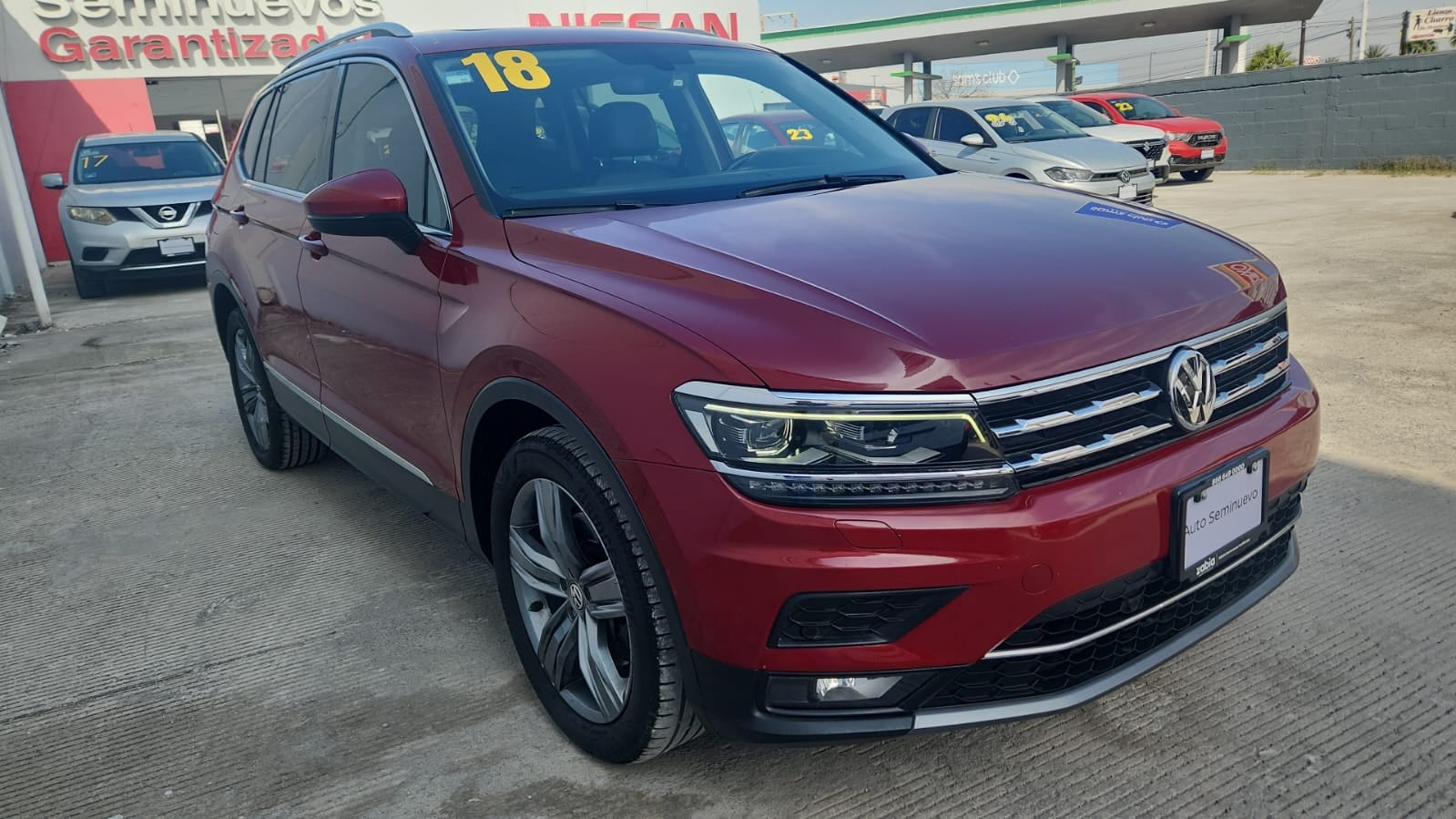 2018 Volkswagen Tiguan VUD 5 pts. Highline, 2.0T, DSG, piel, f. led, RA-19, 4x4 (línea nueva)