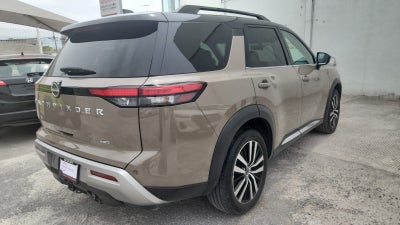 2023 Nissan Pathfinder VUD 5 pts. Platinum, 3.5l, TA, piel premium, RA-20, 4x4 (línea nueva)