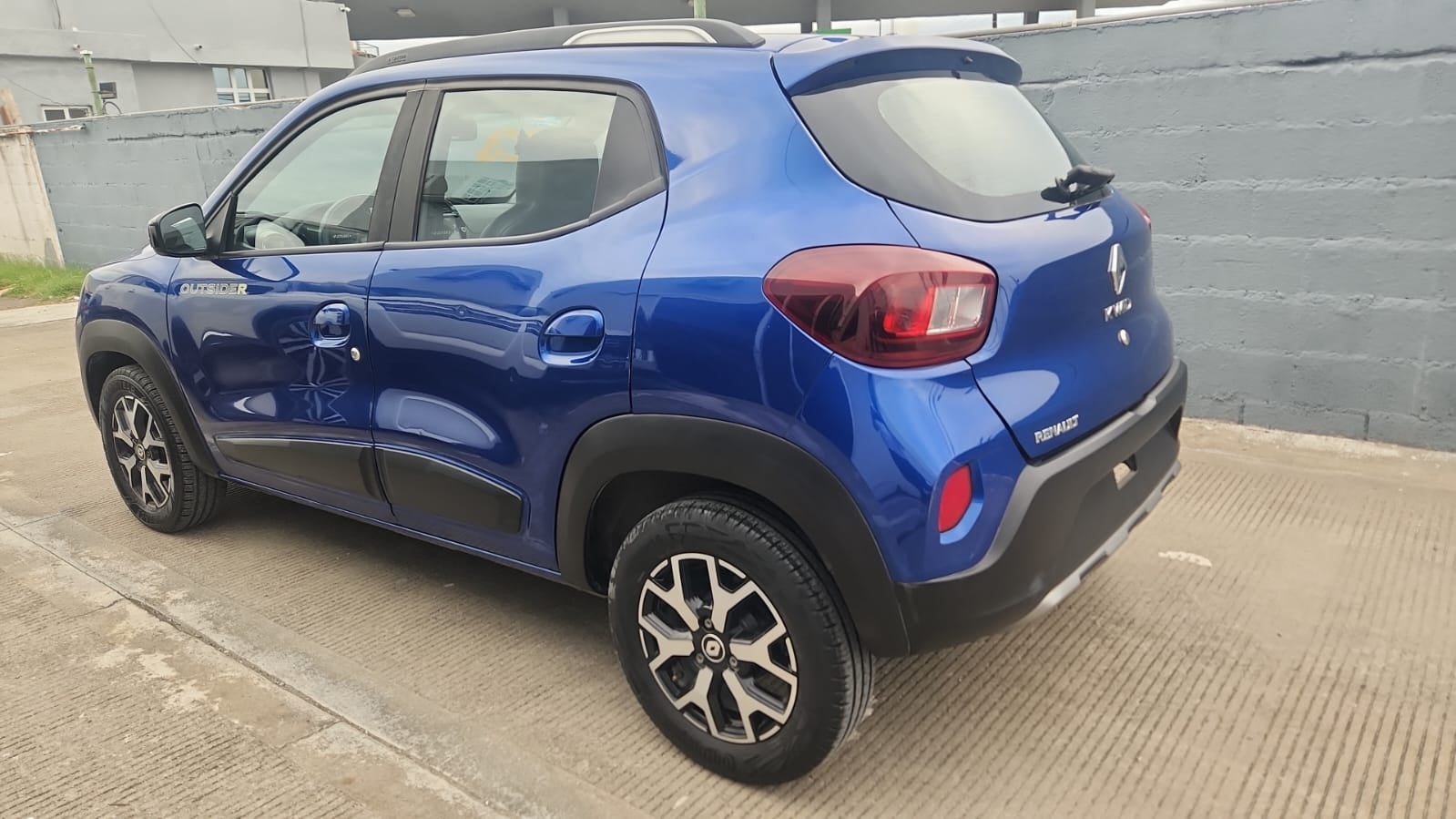 2023 Renault Kwid 5 pts. HB Outsider, TM5, a/ac., pantalla touch 8