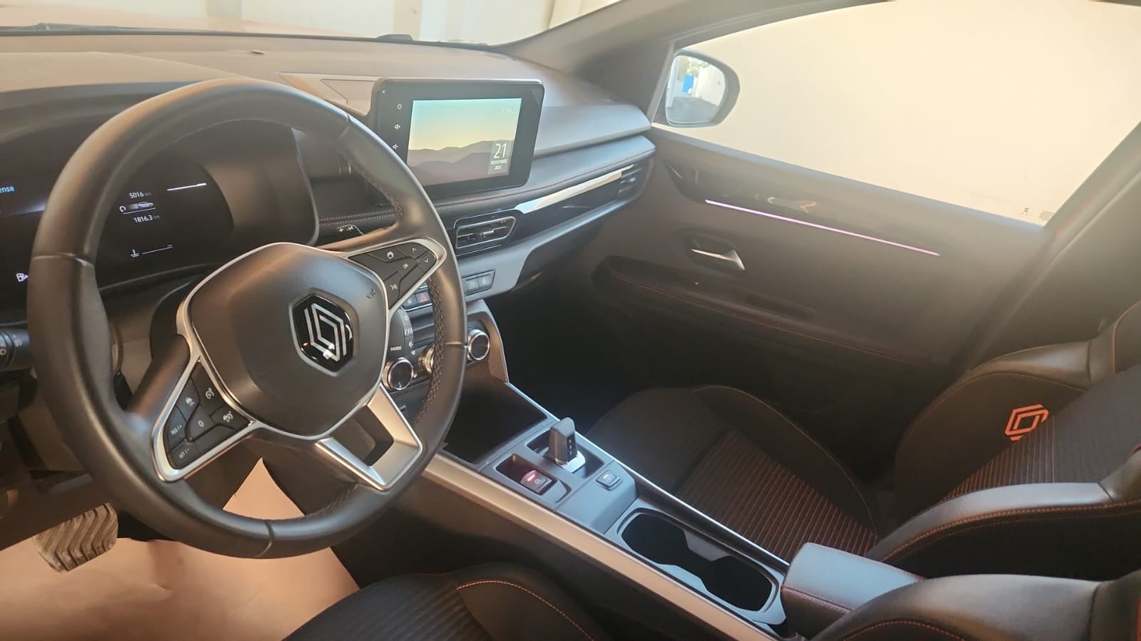 2025 Renault Kardian VUD 5 pts. Premiere Edition, 1.0T, TA, a/ac., f. niebla, RA-17 bitono