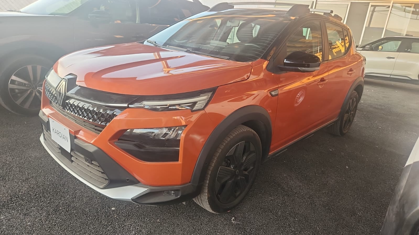 2025 Renault Kardian VUD 5 pts. Premiere Edition, 1.0T, TA, a/ac., f. niebla, RA-17 bitono