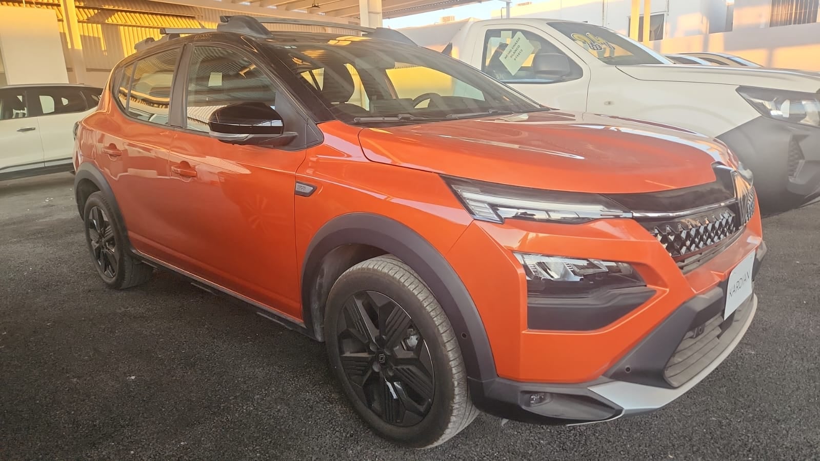 2025 Renault Kardian VUD 5 pts. Premiere Edition, 1.0T, TA, a/ac., f. niebla, RA-17 bitono