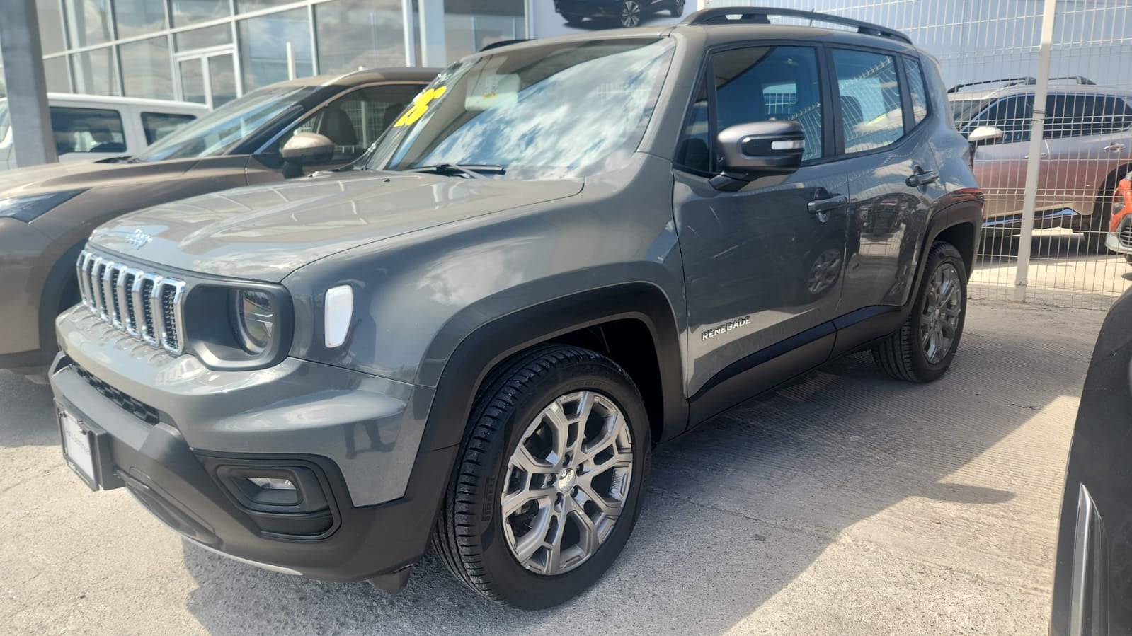 2026 Jeep Renegade VUD 5 pts. Latitude, 1.3T, TA, a/ac. Aut., piel, RA-18
