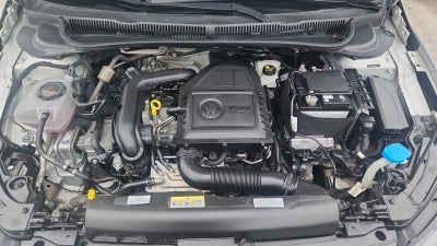 2024 Volkswagen Polo 5 pts. HB Comfortline, 1.0T, TM5, VE, f. led, RA-15 (línea nueva)