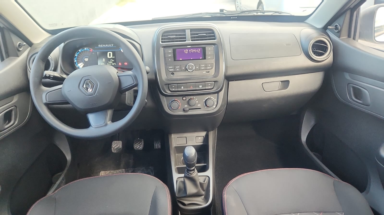 2026 Renault Kwid 5 pts. HB Intens, TM5, a/ac., R-14
