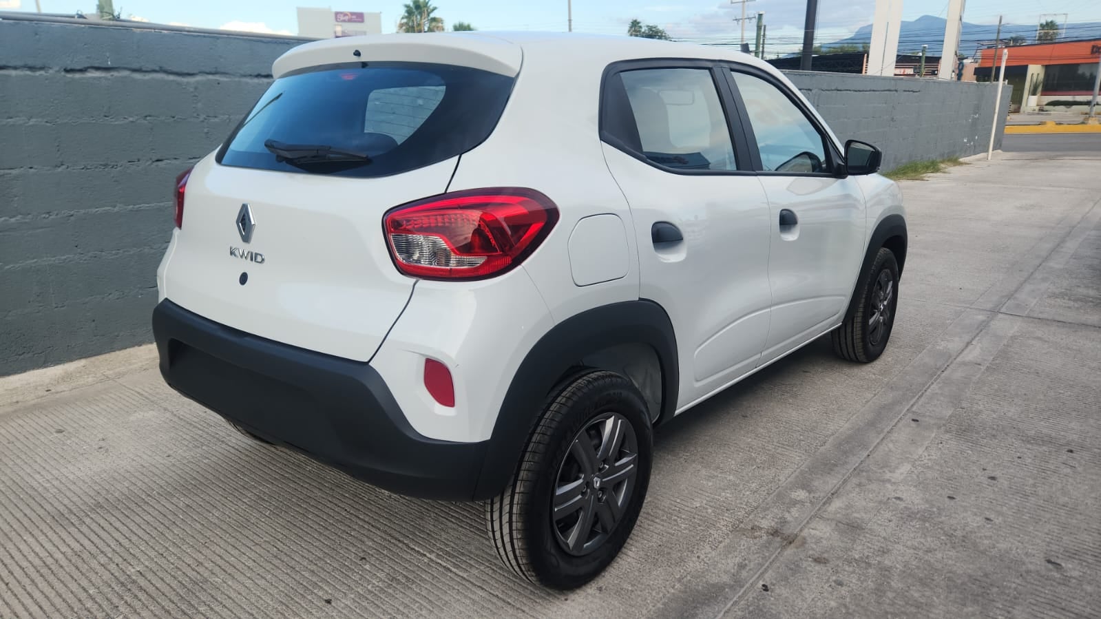 2026 Renault Kwid 5 pts. HB Intens, TM5, a/ac., R-14