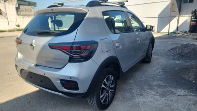 2024 Renault Sandero y Stepway 5 pts. HB Stepway Intens, 1.6l, TM5, a/ac., cámara reversa, RA-16
