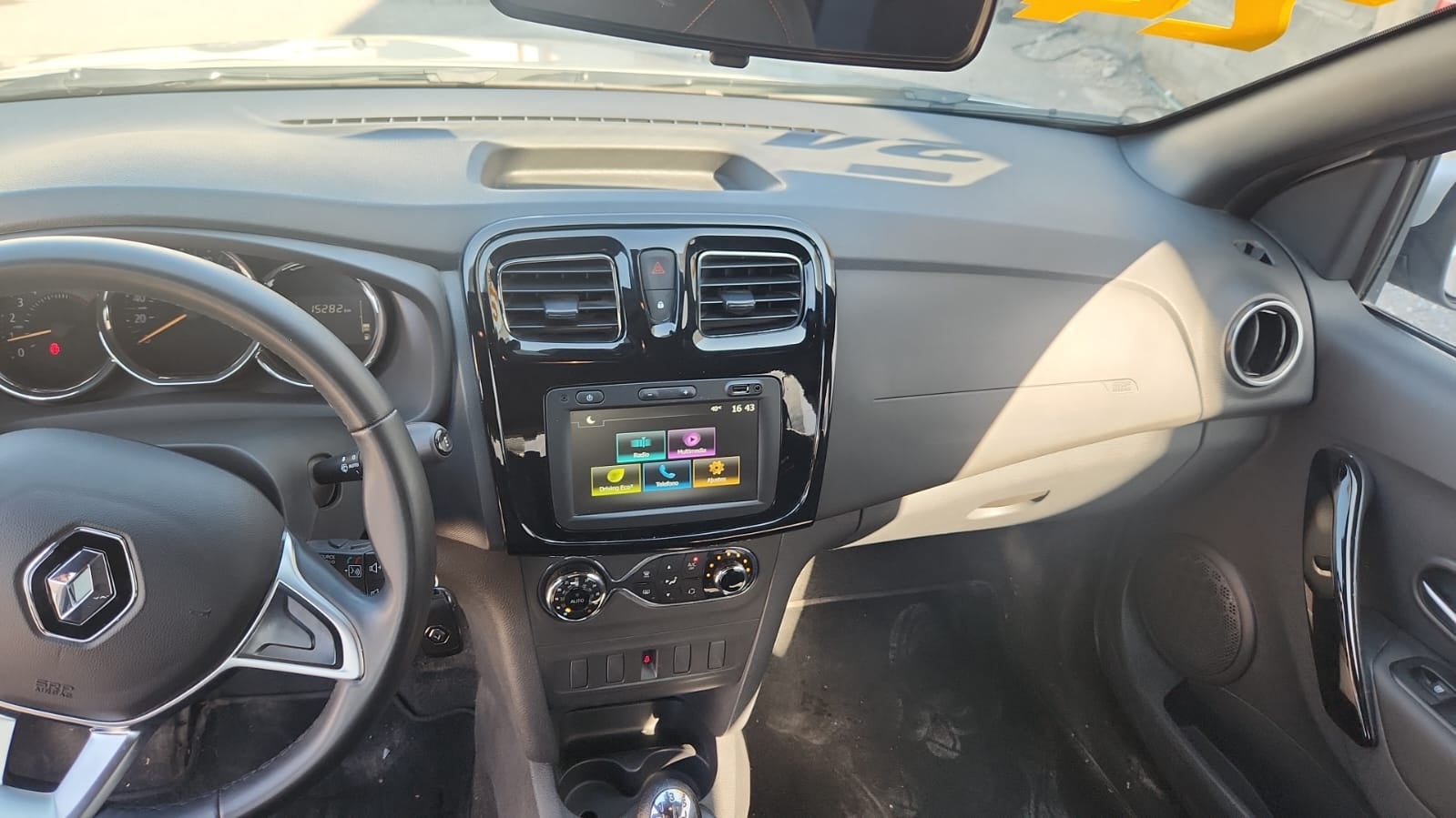 2024 Renault Sandero y Stepway 5 pts. HB Stepway Intens, 1.6l, TM5, a/ac., cámara reversa, RA-16