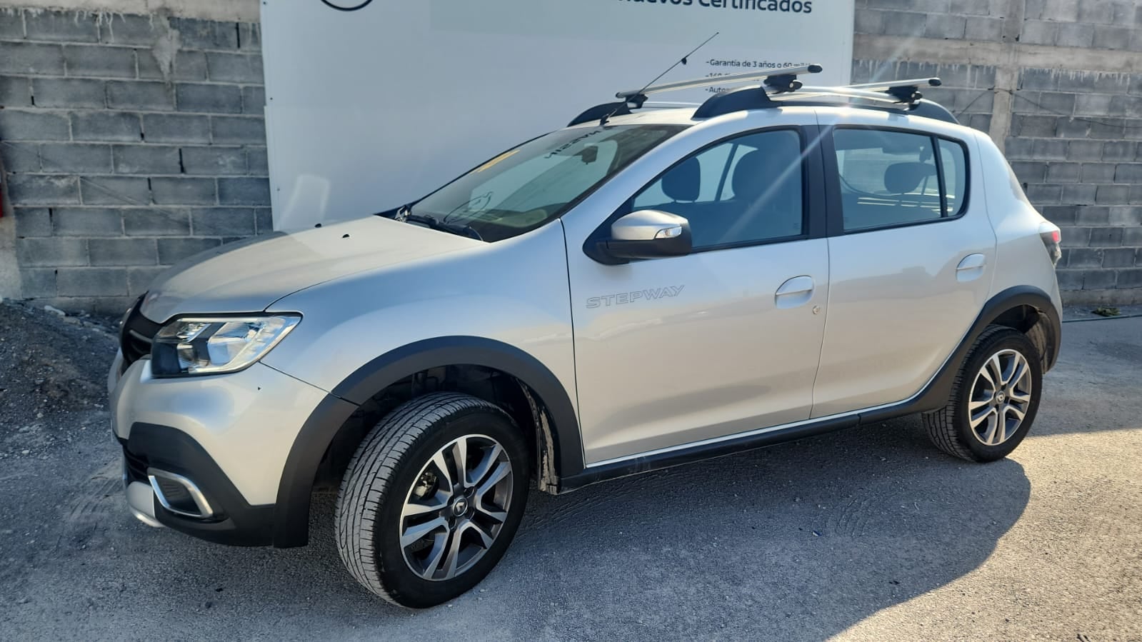 2024 Renault Sandero y Stepway 5 pts. HB Stepway Intens, 1.6l, TM5, a/ac., cámara reversa, RA-16