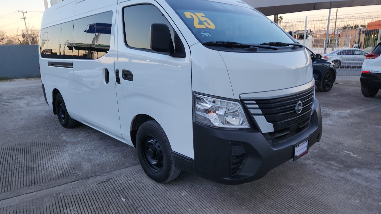 2025 Nissan Urvan Pasajeros 4 pts. TM5, a/ac., VE, 11 pas.