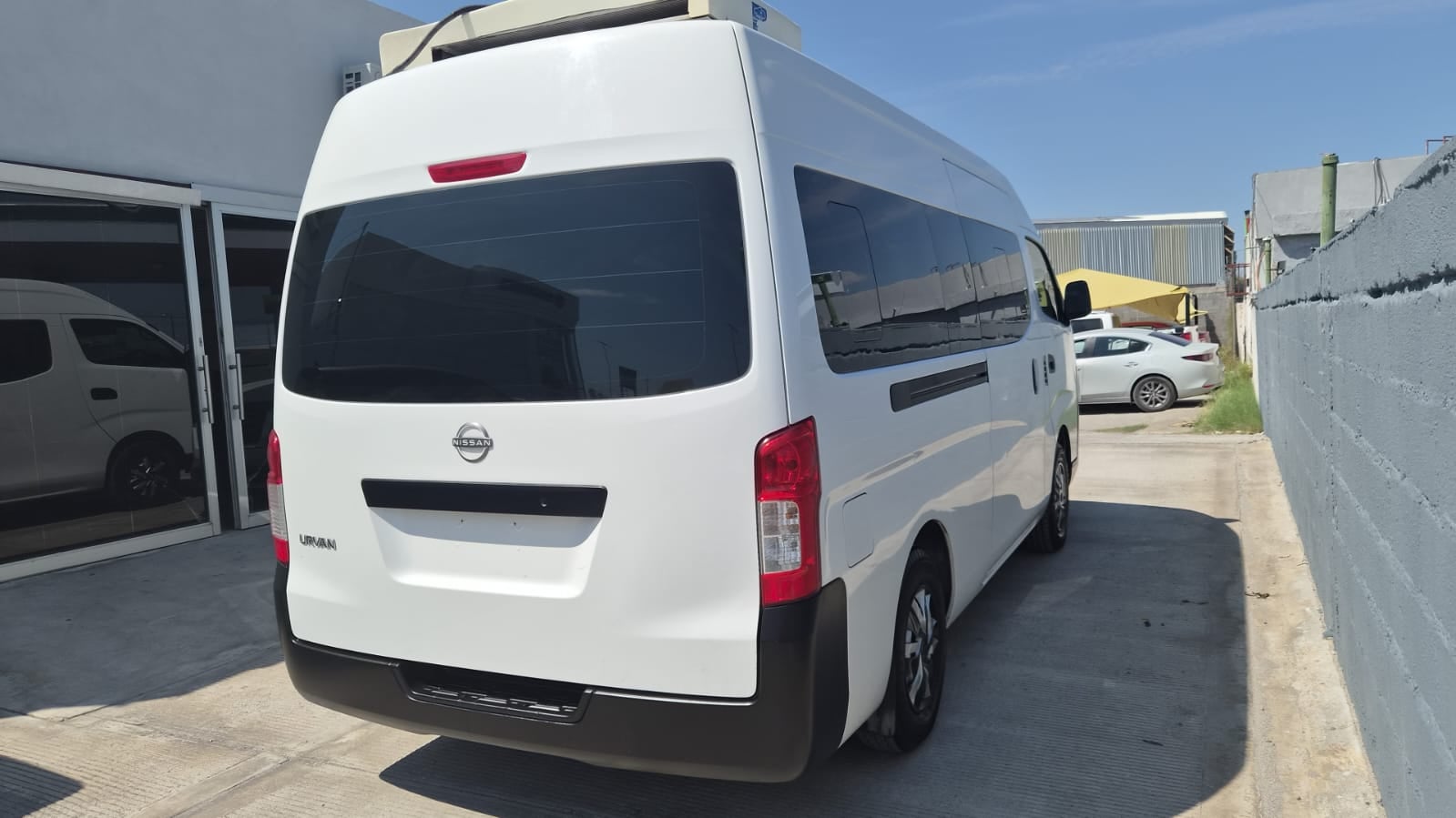 2025 Nissan Comerciales Urvan Panel 4 pts. Amplia con ventanas, TM5
