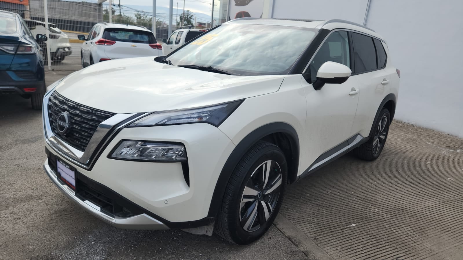 2025 Nissan X-Trail VUD 5 pts. Platinum, TA, piel, QCP, GPS, RA-19
