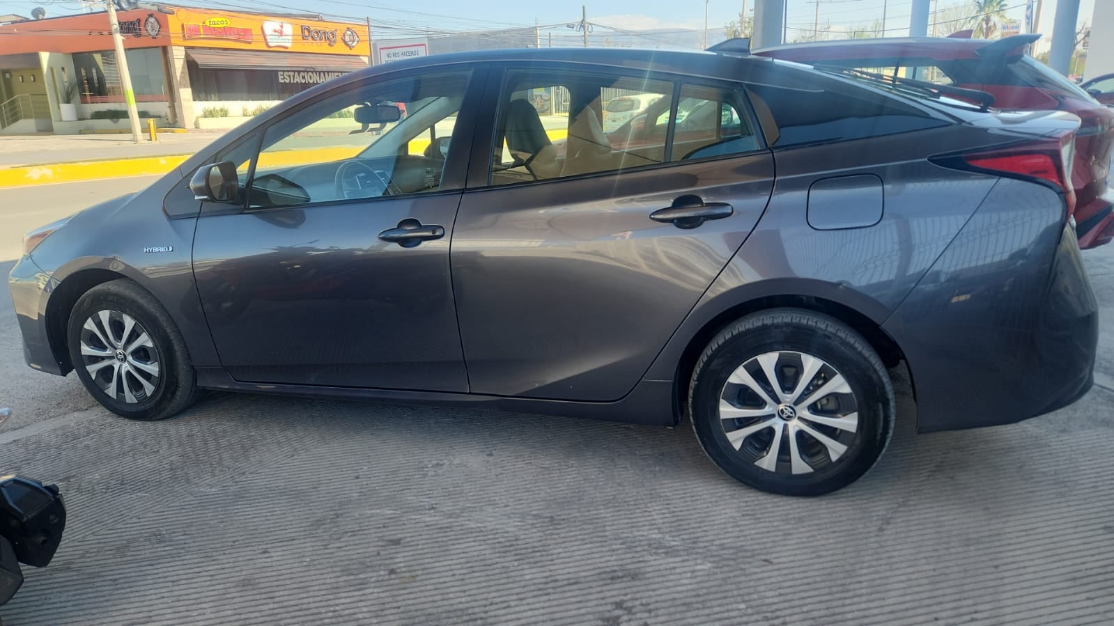 2023 Toyota Prius 5 pts. HB Premium, HEV, 1.8l, CVT, piel, TP, R-17 (línea nueva)