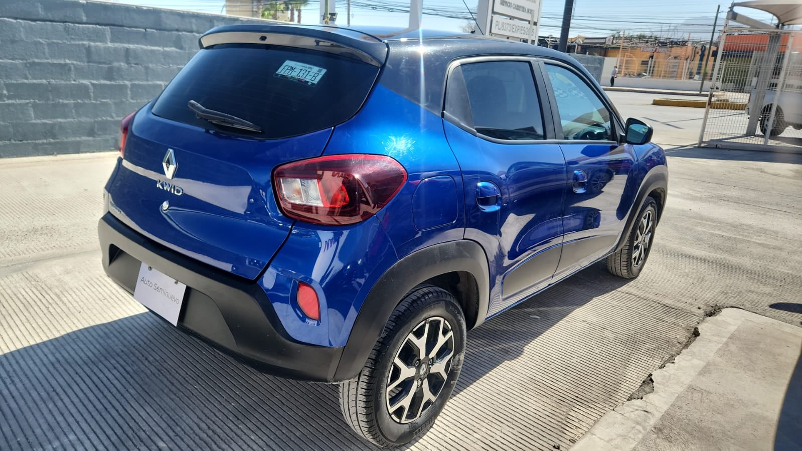 2023 Renault Kwid 5 pts. HB Bitono, TM5, a/ac., pantalla touch 8