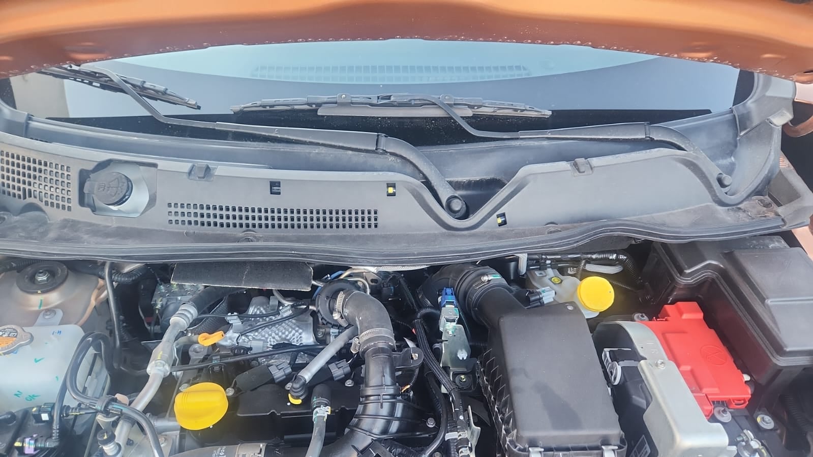 2025 Nissan Magnite VUD 5 pts. Exclusive, 1.0T, TM5, piel, RA-16