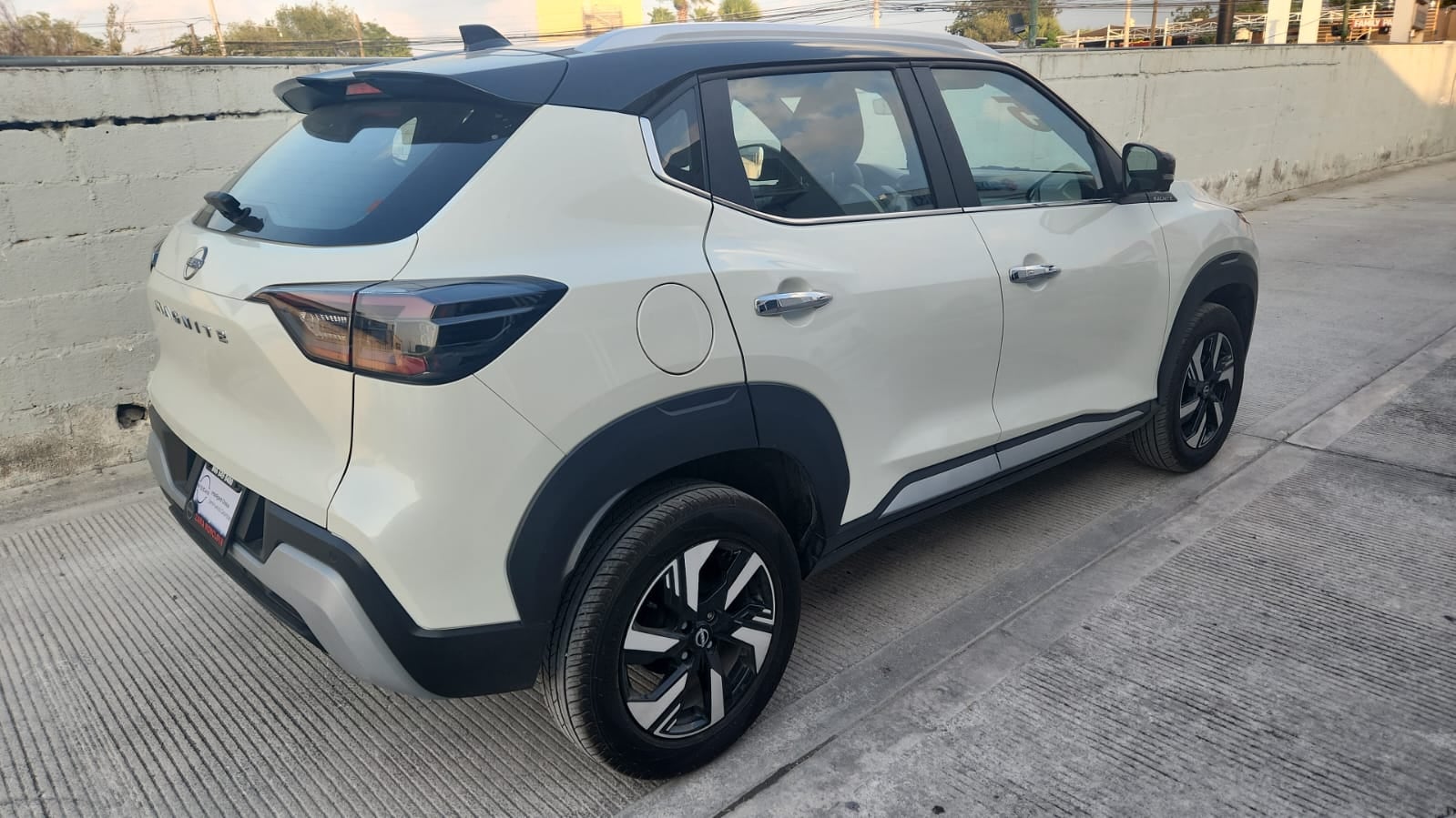 2025 Nissan Magnite VUD 5 pts. Exclusive, 1.0T, TM5, piel, RA-16