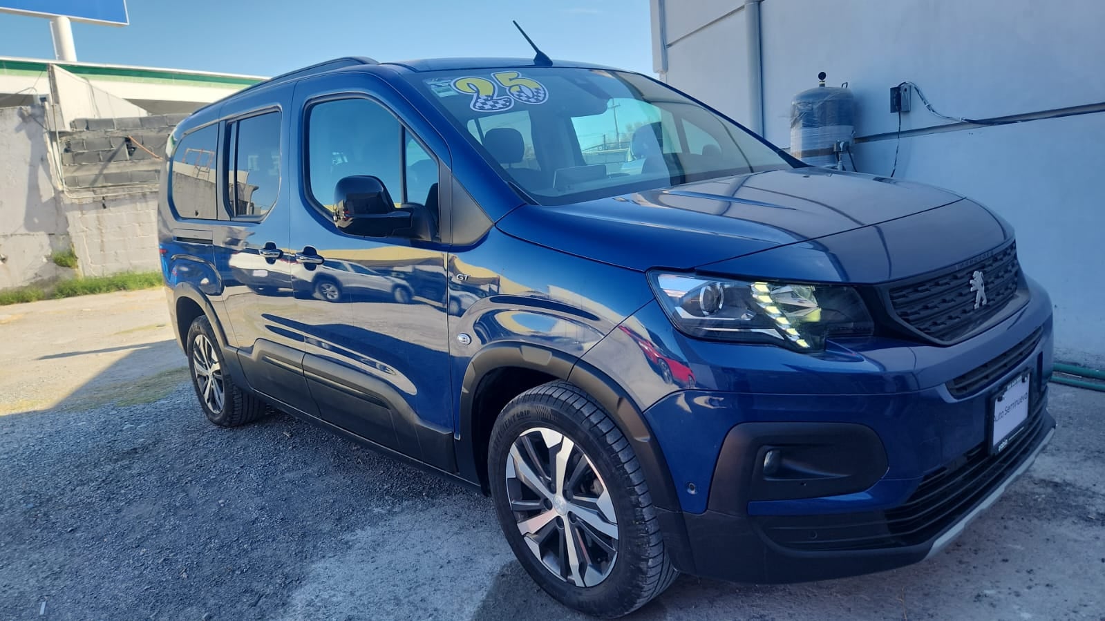 2025 Peugeot Rifter Minivan 5 pts. GT PureTech, 1.2T, TA, a/ac., 7 pas., R-16 (línea anterior)